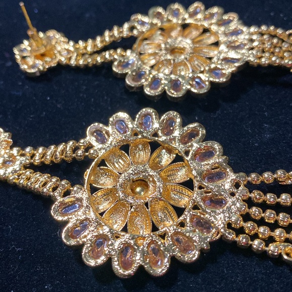 Absolutely stunning Jhumka Chandelier Earrings gold tone pearls gold stones - Picture 5 of 7